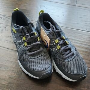 GEL-VENTURE 8 GRADE SCHOOL. Kids size 4. New with tags.